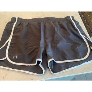 Women’s Under Armour Athletic Shorts Large